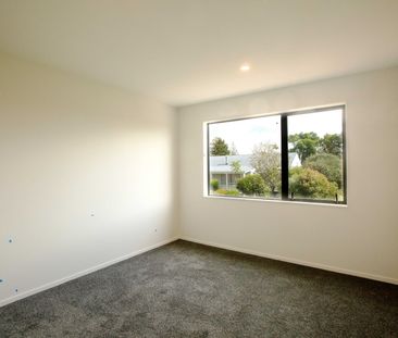 Modern 2 Bedroom Townhouse - Photo 4