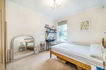 3 bedroom flat to rent - Photo 4