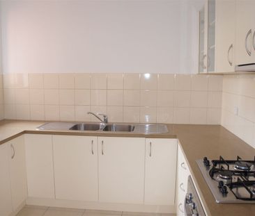Lovely low maintenance 2 bedroom house in convenient location - Photo 5