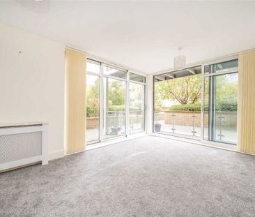 Blagrove Road, TW11, London - Photo 2
