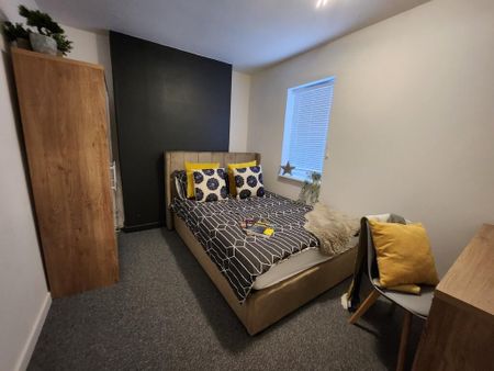 1 bedroom in a house share to rent - Photo 5