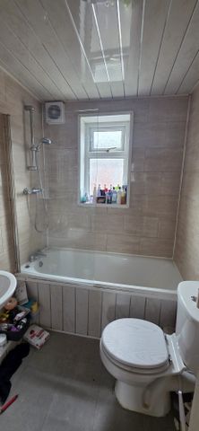 2 Bed - 27 Park View Avenue, Burley, Leeds - LS4 2LH - Student - Photo 5