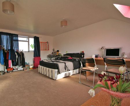 6 bedroom end of terrace house to rent - Photo 4
