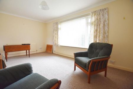 2 bedroom semi-detached bungalow to rent - Photo 2