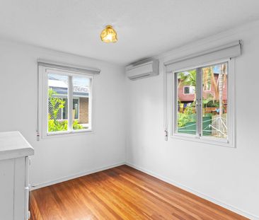 Beautifully Renovated Split-Level Home in Quiet, Leafy Pocket - Photo 3
