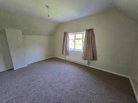 3 bedroom end of terrace house to rent - Photo 3