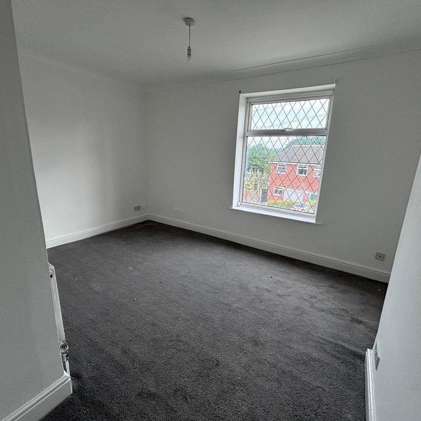 South Parade, Ossett - Photo 1