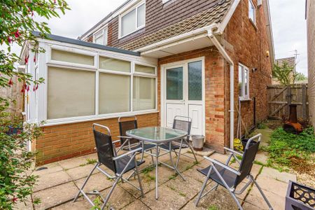 3 bedroom semi-detached house to rent - Photo 2
