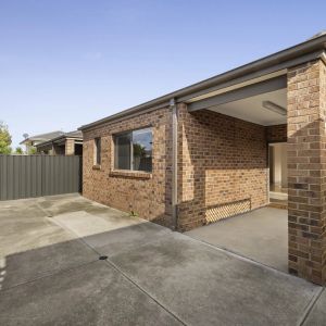 Beautifully Presented Family Home with Alfresco Entertaining - Photo 2