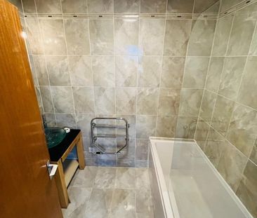 Room in a Shared House, Stunning Double Room In Wimbledon, SW19 - Photo 4