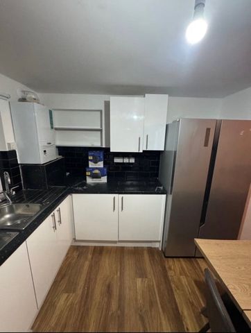 Room in a Shared House, London, N12 - Photo 4