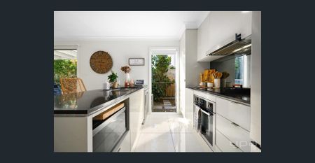 Modern townhome living with fresh upgrades - Photo 3