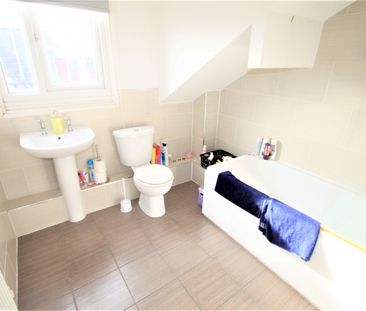 Harold View, Leeds, West Yorkshire - Photo 1