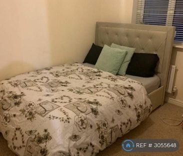 4 bedroom semi-detached house to rent - Photo 5