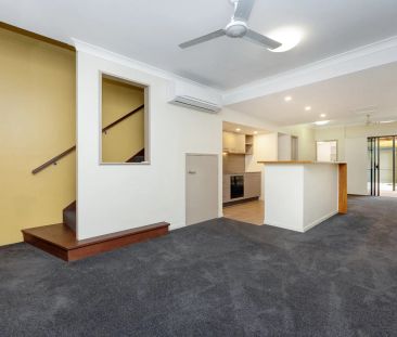 Modern Two-Storey Unit - Close to the City - Photo 3