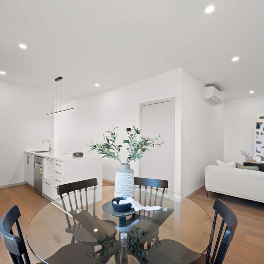 Modern Low-Maintenance Townhouse in a Prime South Morang Location - Photo 1