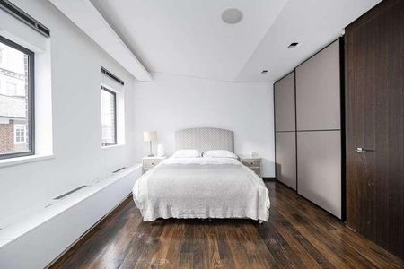 Catherine Wheel Yard, St James's, SW1A - Photo 3