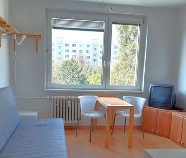 Prenájom útulná, zariadená garsónka v tichej, zelenej časti Ružinova. - Photo 1
