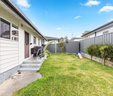 Comfortable 3 Bedroom Home in Convenient Location - Photo 1