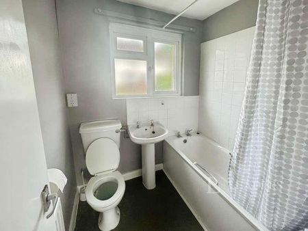 Northumberland Avenue, Stamford, PE9 - Photo 3