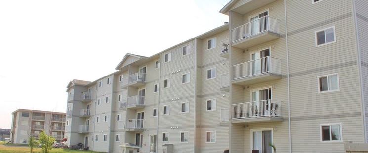 Tuscany Manor | 1521 109 Avenue, Dawson Creek - Photo 1