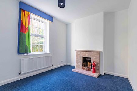 4 bed Semi Detached for rent - Photo 5