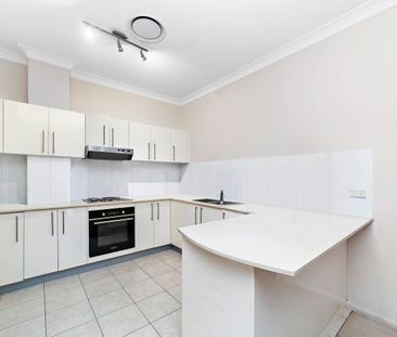 Spacious 3 Bedroom Townhouse - Photo 3