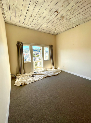 Lovely, renovated 2 bed Villa apartment in Newtown - Photo 2