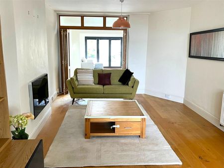 3 Bed End of terrace house For Rent - Photo 2