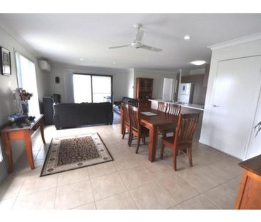 Beautiful 4 Bedroom Home - Photo 2