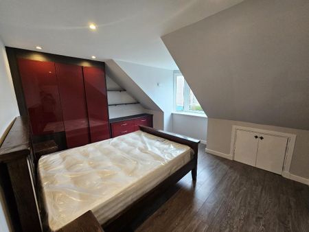 2 bedroom flat to rent - Photo 2