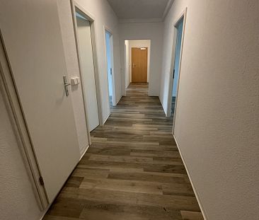 Sanierte 3-Raum-Wohnung mit Badewanne, Dusche und Balkon sucht neue Mieter! - Photo 3