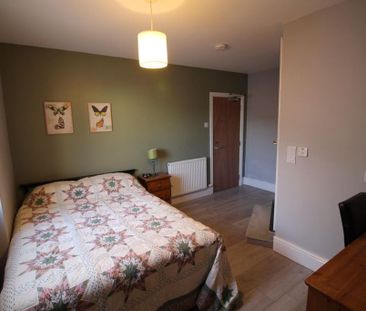 1 bedroom in a house share to rent - Photo 2