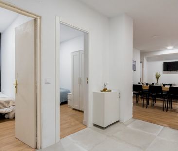 Spacious double bedroom in calle Martin de los Heros - Photo 6