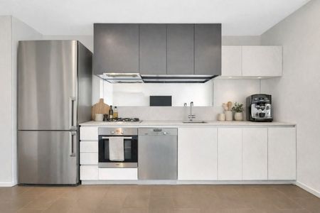 Stylish and Modern Apartment - Photo 3