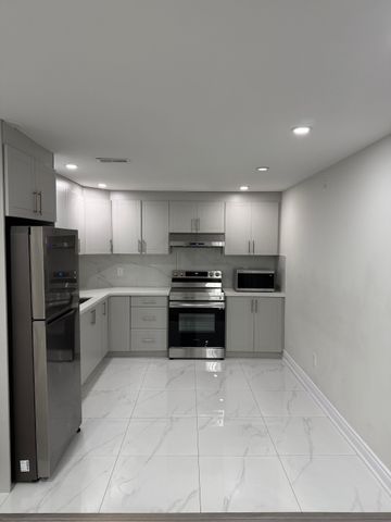 For Lease - 43 Allangrove Avenue Unit# Basement, East Gwillimbury, Ontario - Photo 4