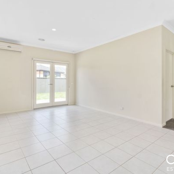 3 Gardens Vista Place, Lynbrook - Photo 1