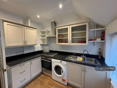 2 bedroom maisonette to rent - Photo 4