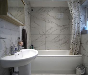 5 bedroom semi-detached house to rent - Photo 2