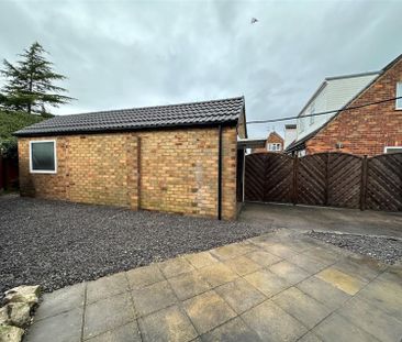 Hazel Garth, York - Photo 2