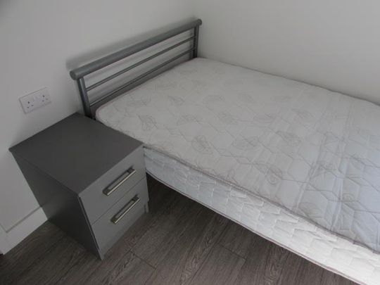 10 bedroom house share to rent - Photo 1