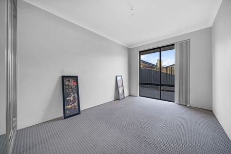 Modern Family Home - Photo 5