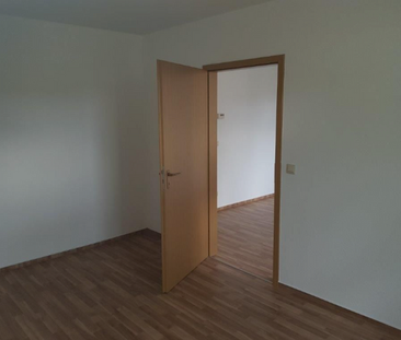 2-Raum-Wohnung mit Einbauküche in Ellefeld, ca. 40 m² – ab 01.05.2026 - Photo 5