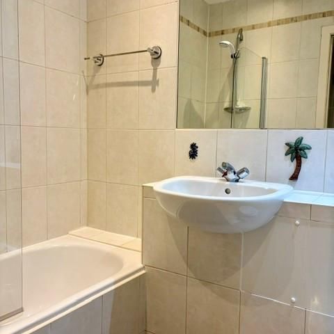 5 bedroom flat to rent - Photo 1