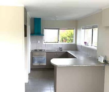 Modern & Convenient Living in a Quiet Cul-de-Sac – 2 Bedroom Front ... - Photo 4