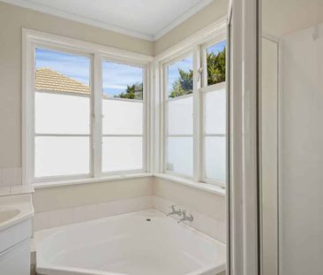 Family home in Burnside High Zone! - Photo 5