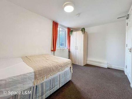 Basingstoke Road, Reading, Berkshire, RG2 - Photo 3