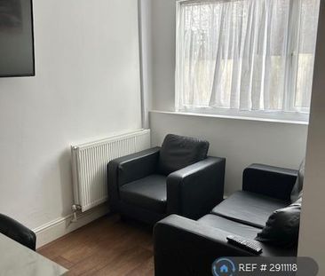 1 bedroom in a house share to rent - Photo 2