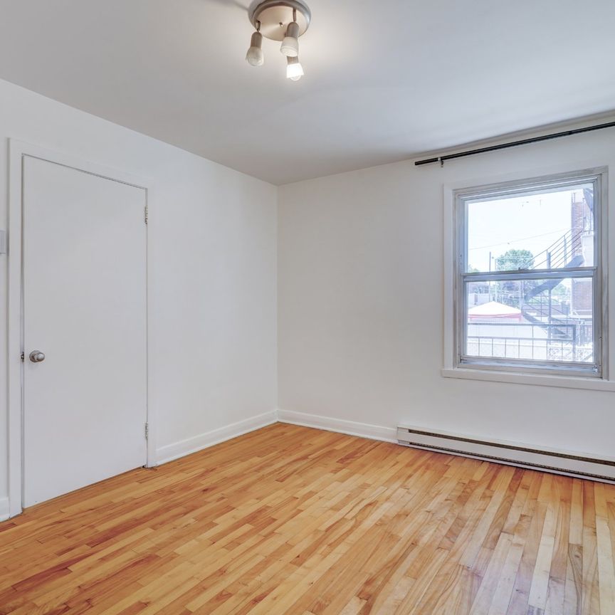 6415 Rue Laurendeau Montréal (Le Sud-Ouest), QC H4E - Photo 1