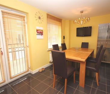 4 bedroom Terraced House to let - Photo 2